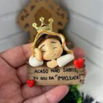 Imã de geladeira em biscuit religioso