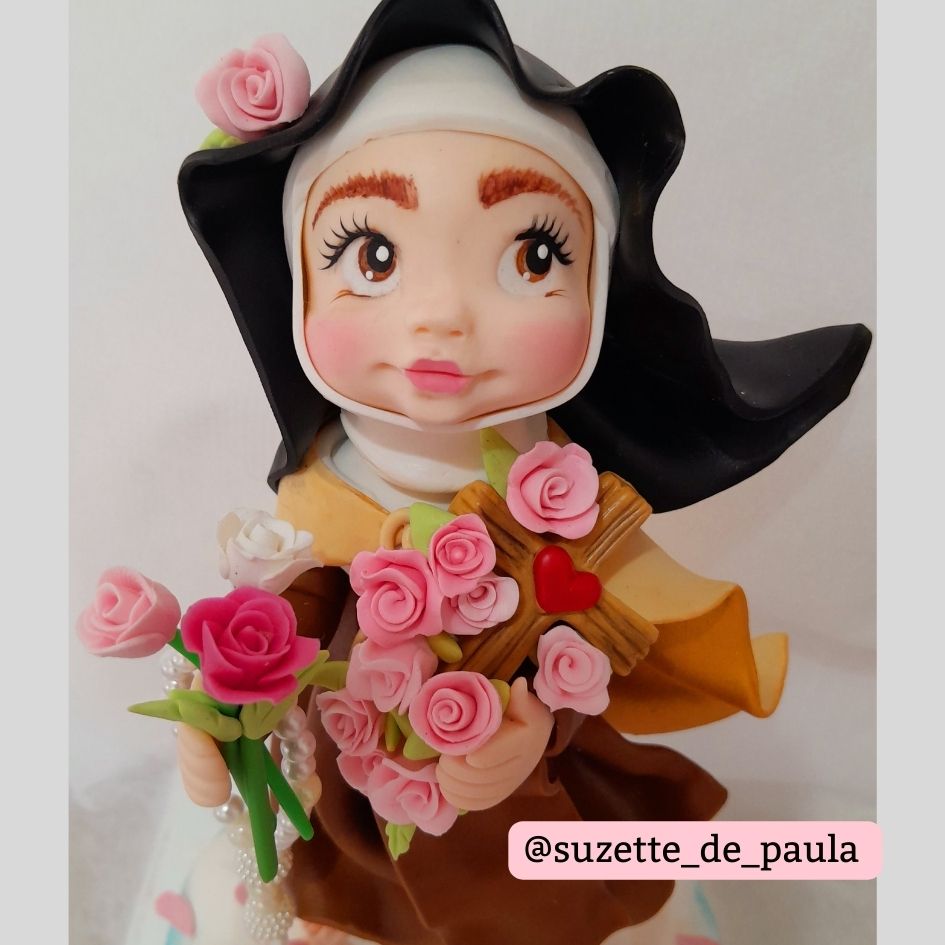 Santa Rita em biscuit com Método UAU de Santinhos Criativos